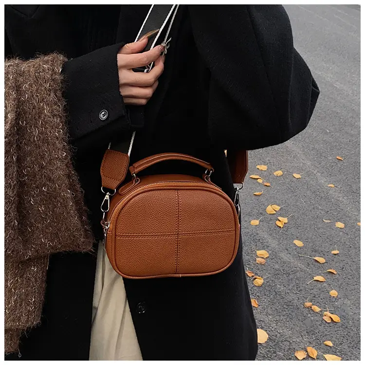 2024 New Jersey Cowhide Shoulder Crossbody Bag — feature 43