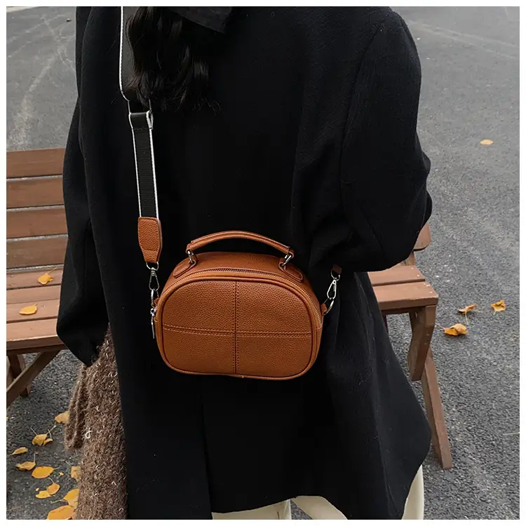 2024 New Jersey Cowhide Shoulder Crossbody Bag — feature 45