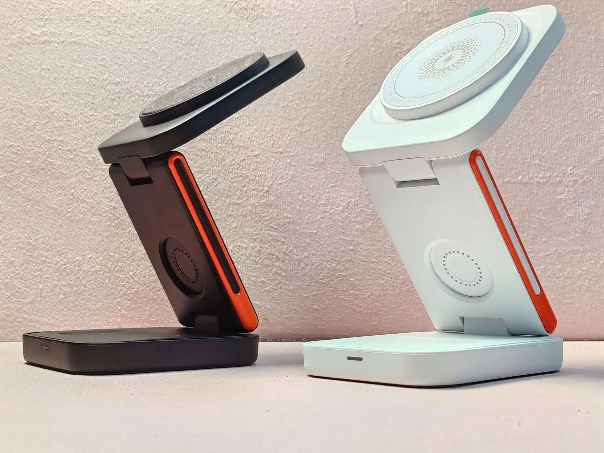 3-in-1 Wireless Charger for Phone & Headset 15W Magnetic — feature 16