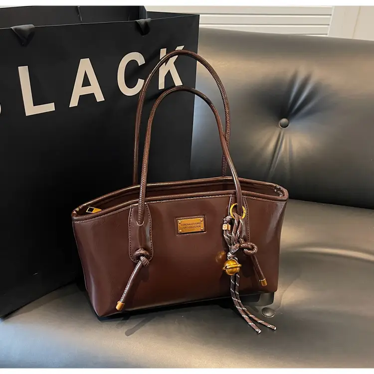Women Cross-Border Bag Red Leather Shoulder Tote Winter 2026 — feature 10