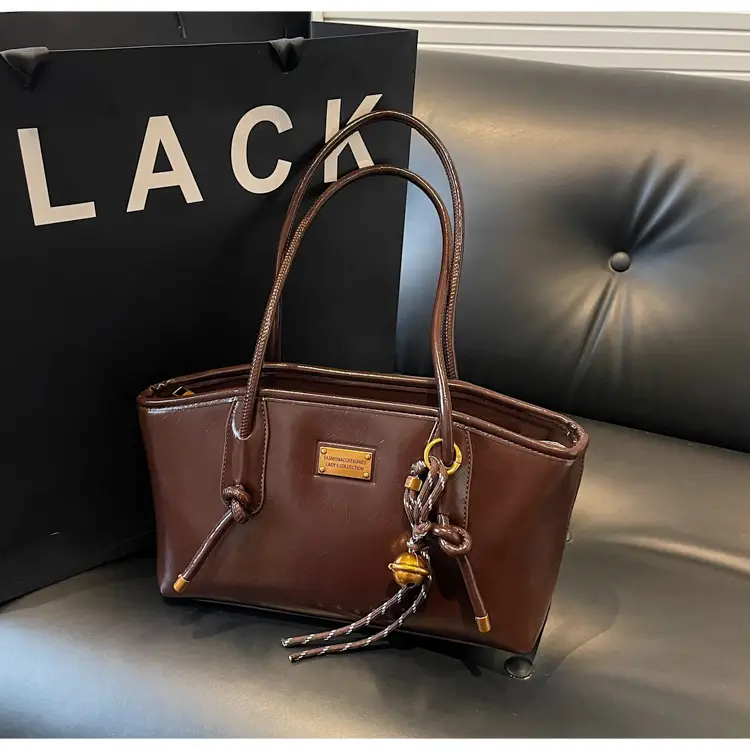 Women Cross-Border Bag Red Leather Shoulder Tote Winter 2026 — feature 11