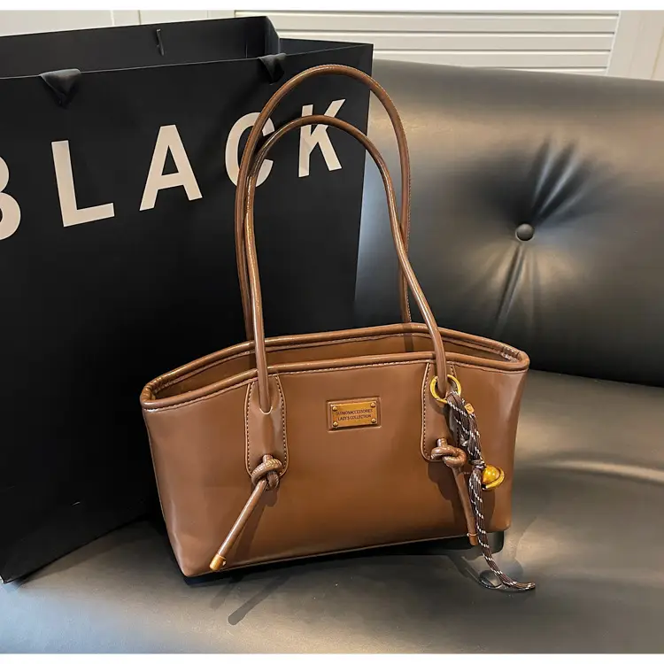 Women Cross-Border Bag Red Leather Shoulder Tote Winter 2026 — feature 12