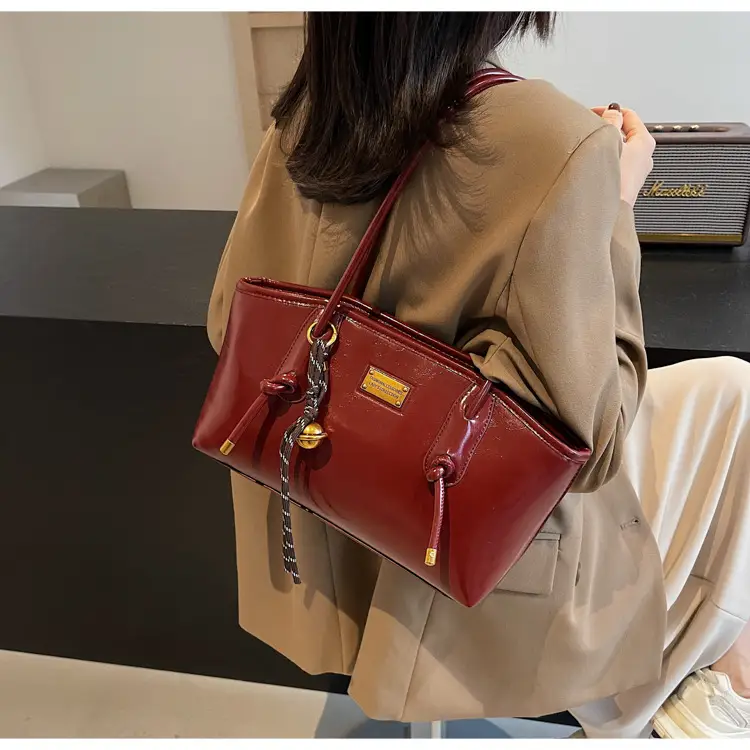 Women Cross-Border Bag Red Leather Shoulder Tote Winter 2026 — feature 25