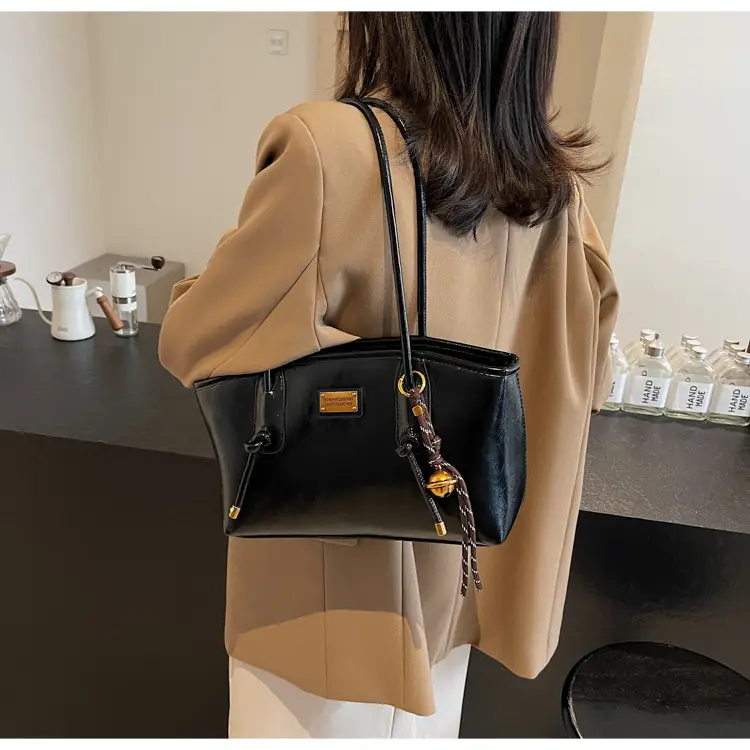 Women Cross-Border Bag Red Leather Shoulder Tote Winter 2026 — feature 27