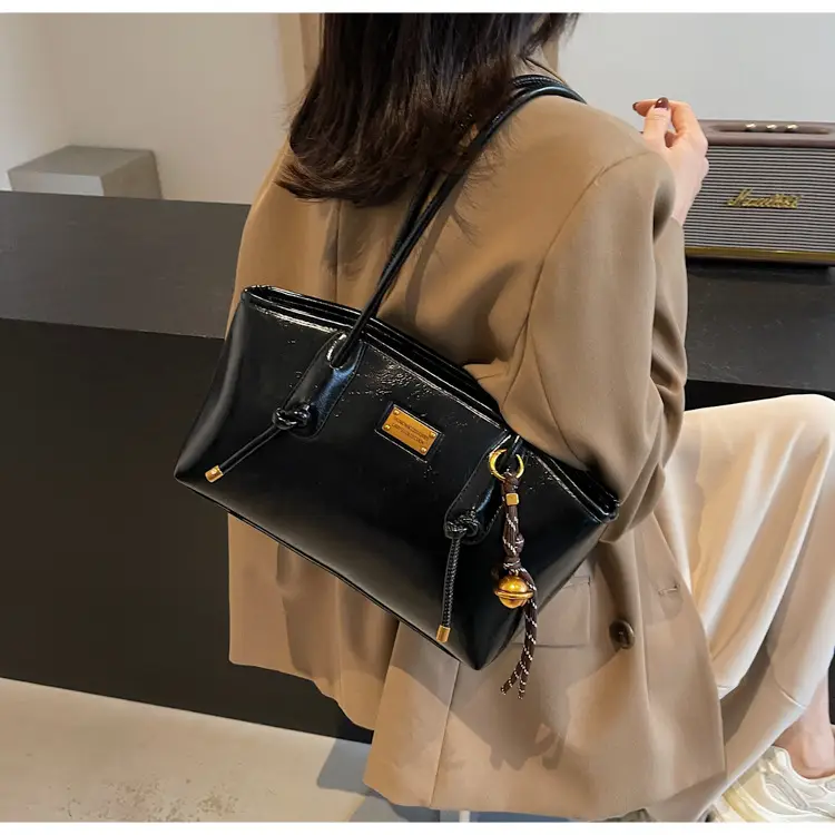 Women Cross-Border Bag Red Leather Shoulder Tote Winter 2026 — feature 28