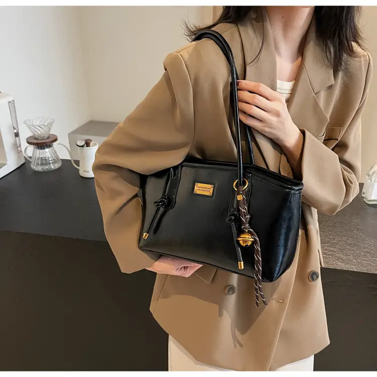 Women Cross-Border Bag Red Leather Shoulder Tote Winter 2026 — feature 29