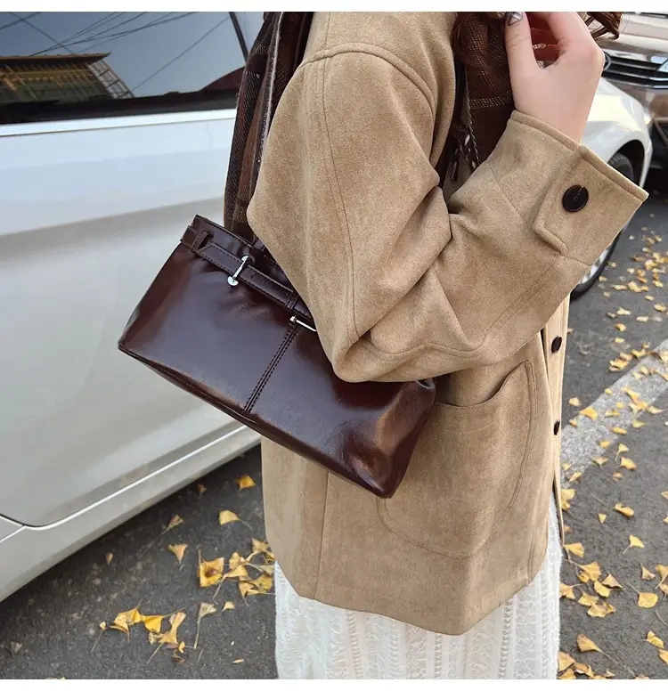Black Belt Buckle Women's Shoulder Bag 2024 — feature 18