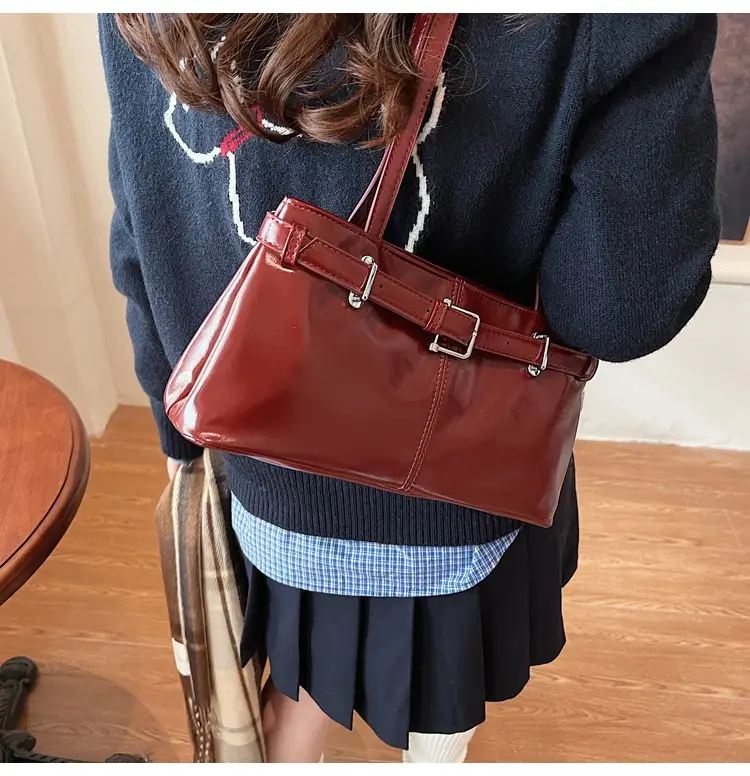 Black Belt Buckle Women's Shoulder Bag 2024 — feature 22