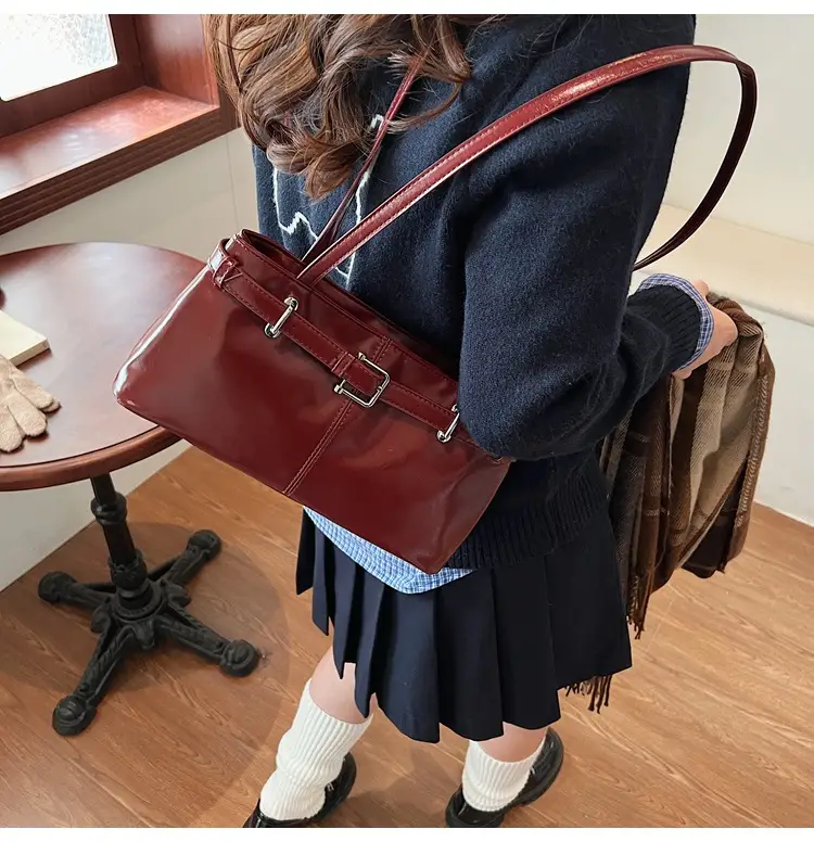 Black Belt Buckle Women's Shoulder Bag 2024 — feature 23