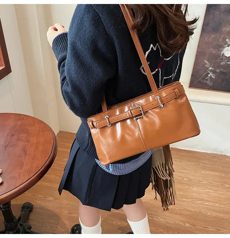 Black Belt Buckle Women's Shoulder Bag 2024 — feature 27