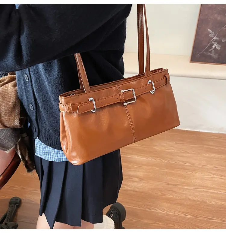 Black Belt Buckle Women's Shoulder Bag 2024 — feature 28