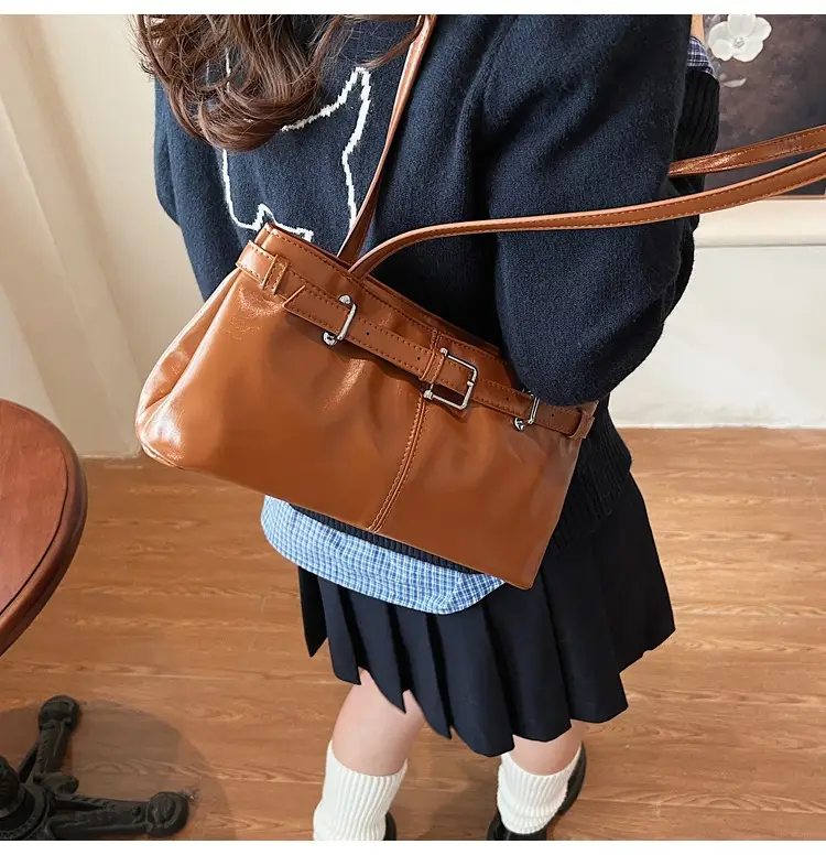 Black Belt Buckle Women's Shoulder Bag 2024 — feature 29