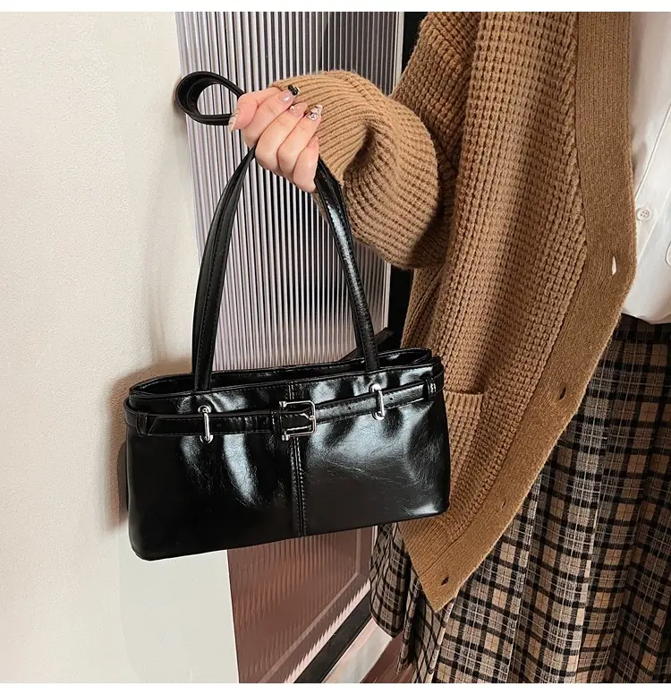 Black Belt Buckle Women's Shoulder Bag 2024 — feature 30