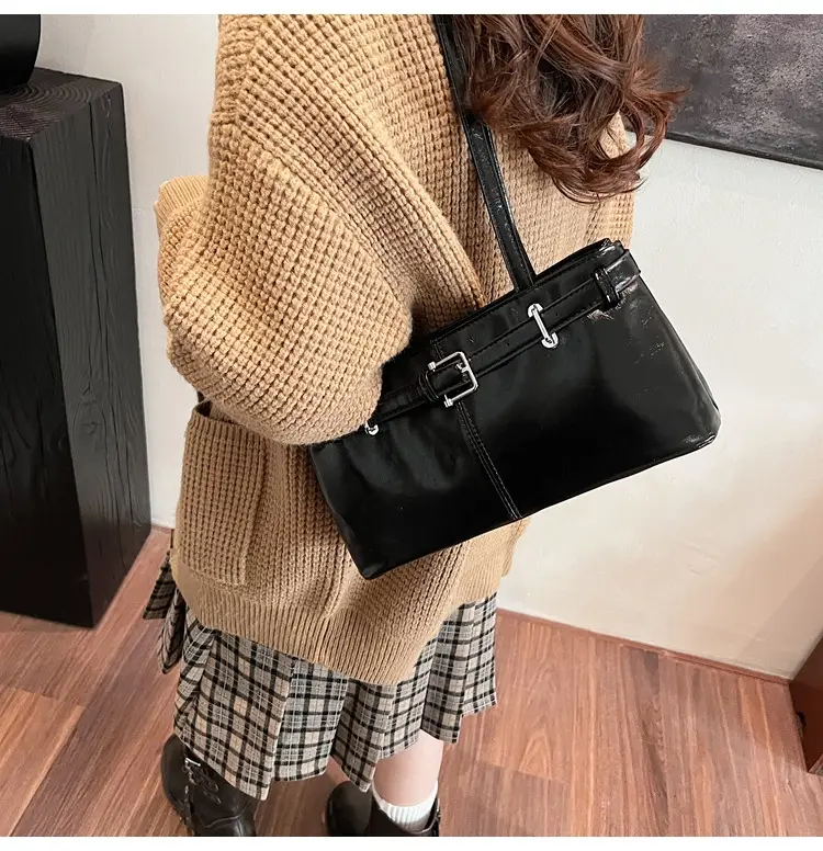 Black Belt Buckle Women's Shoulder Bag 2024 — feature 32