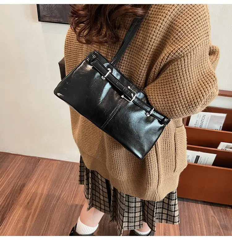 Black Belt Buckle Women's Shoulder Bag 2024 — feature 33