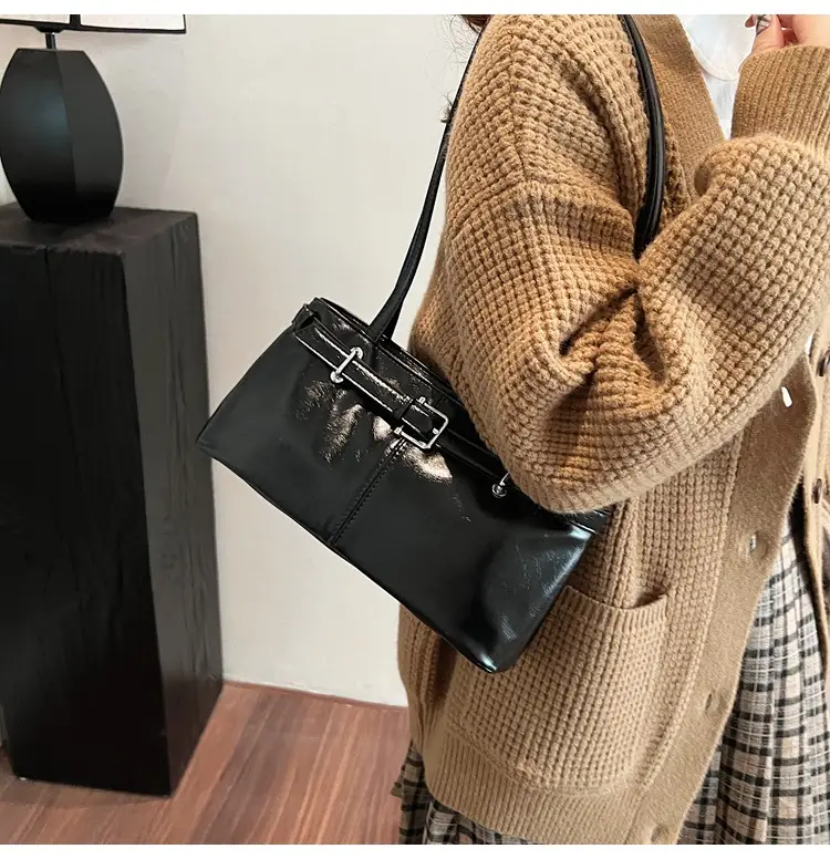 Black Belt Buckle Women's Shoulder Bag 2024 — feature 34