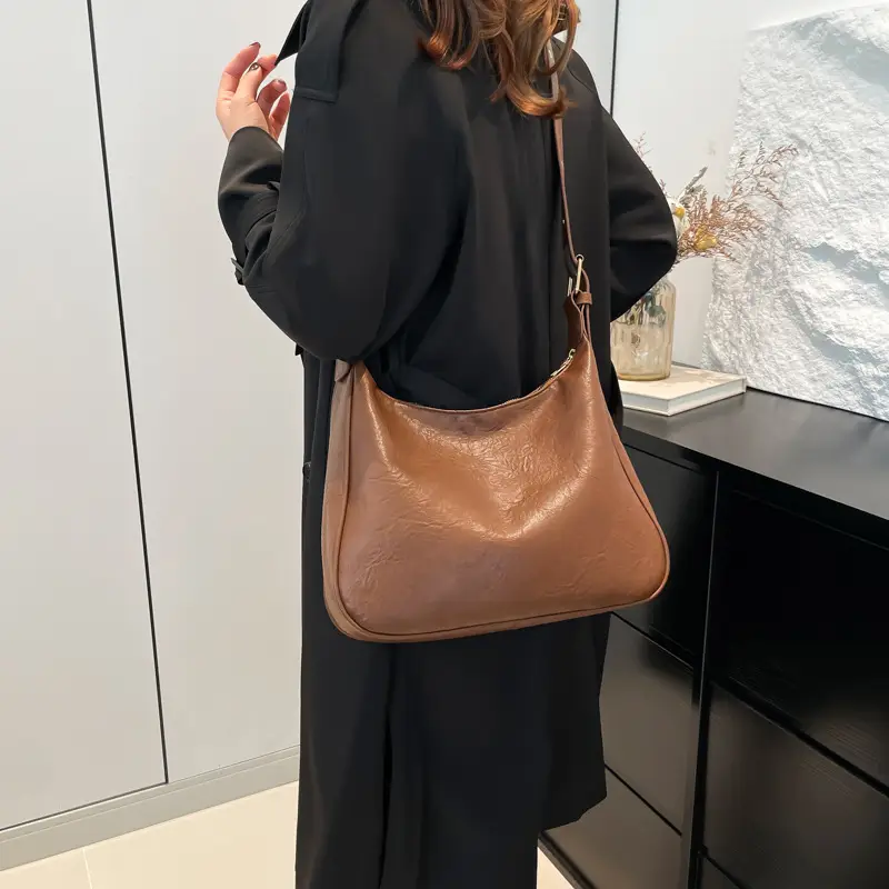 Black Korean Style Large Capacity Commuter Tote Bag - Image 5