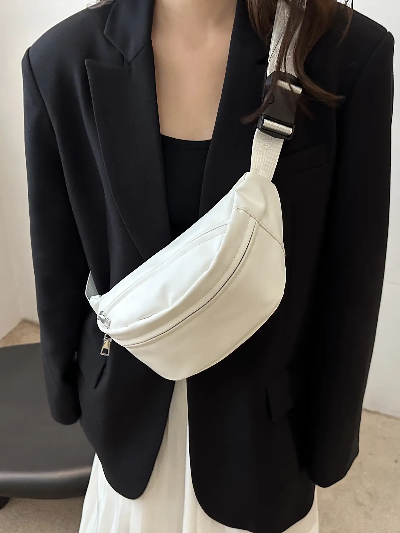 Retro Beige Chest Crossbody Bag 2024 New Fashion