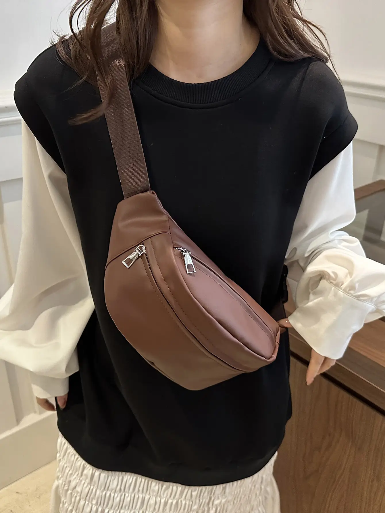 Retro Beige Chest Crossbody Bag 2024 New Fashion