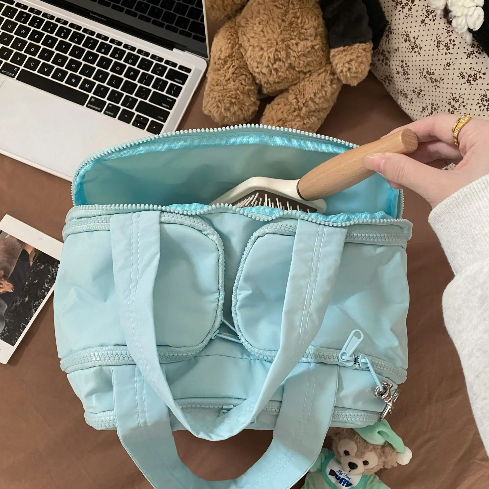 Women Large Capacity Cosmetics Bag with Makeup Brush Partition — feature 4