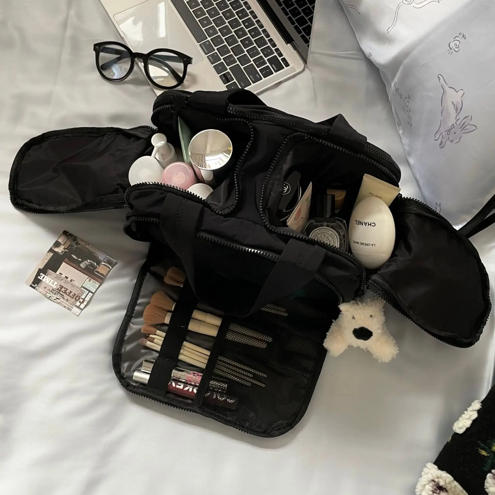 Women Large Capacity Cosmetics Bag with Makeup Brush Partition