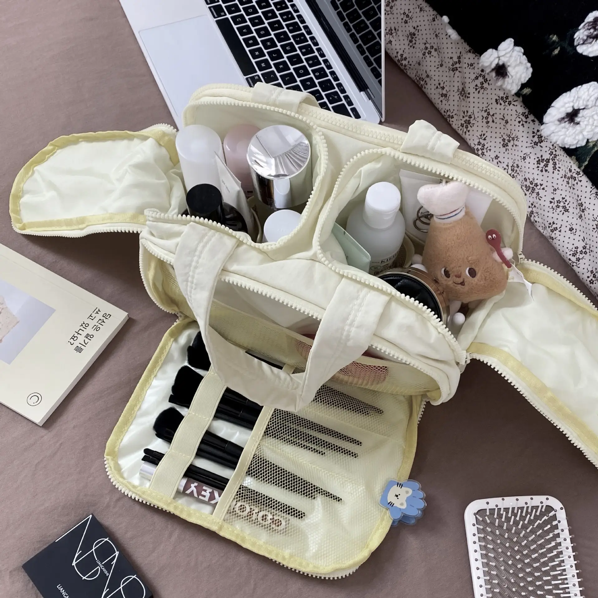 Women Large Capacity Cosmetics Bag with Makeup Brush Partition