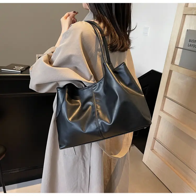 Large Capacity Japanese Korean Fashion Tote Bag Black White — feature 10