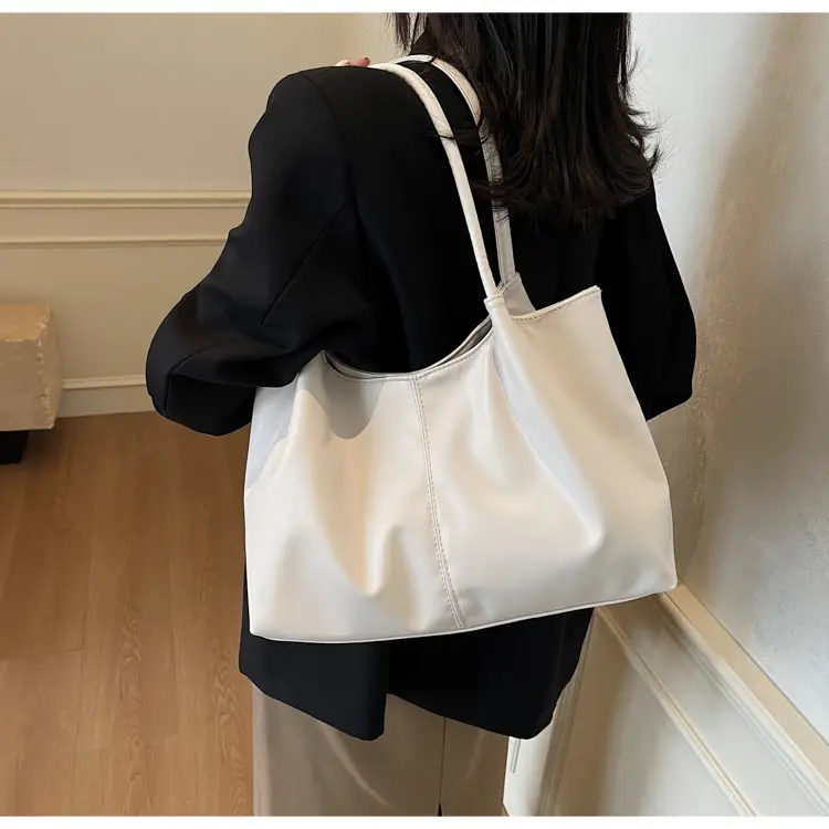 Large Capacity Japanese Korean Fashion Tote Bag Black White — feature 17