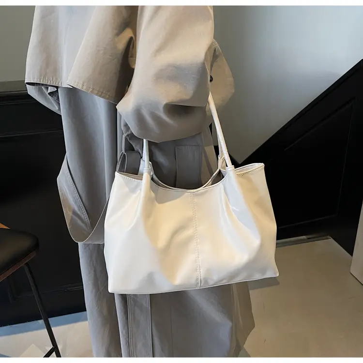 Large Capacity Japanese Korean Fashion Tote Bag Black White — feature 21