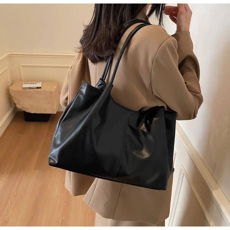 Large Capacity Japanese Korean Fashion Tote Bag Black White — feature 5