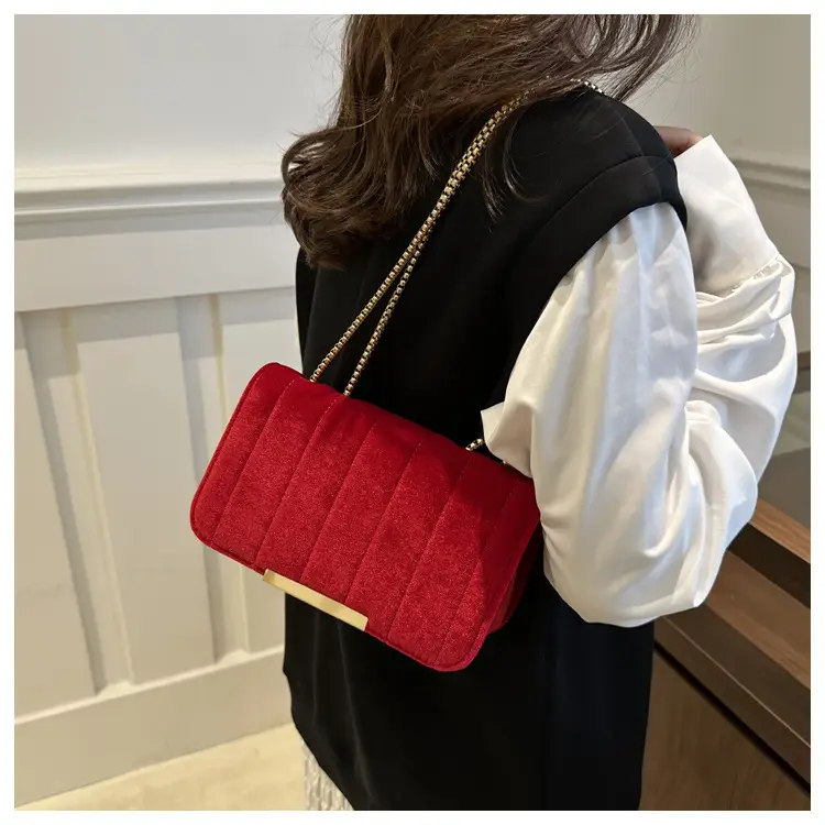 Trendy Gold Velvet Chain Shoulder Bag for Women — feature 14
