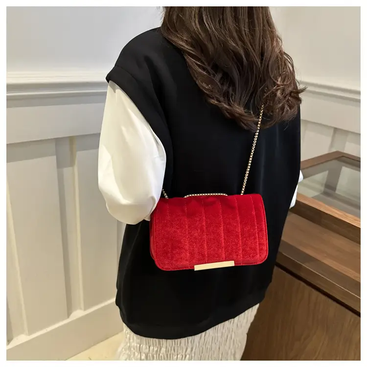 Trendy Gold Velvet Chain Shoulder Bag for Women — feature 16