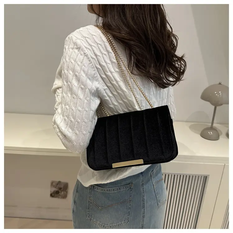 Trendy Gold Velvet Chain Shoulder Bag for Women — feature 18