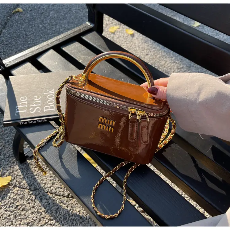 Women's Cross-border Retro Oil Wax Leather Box Bag Brown Gold Chain — feature 16