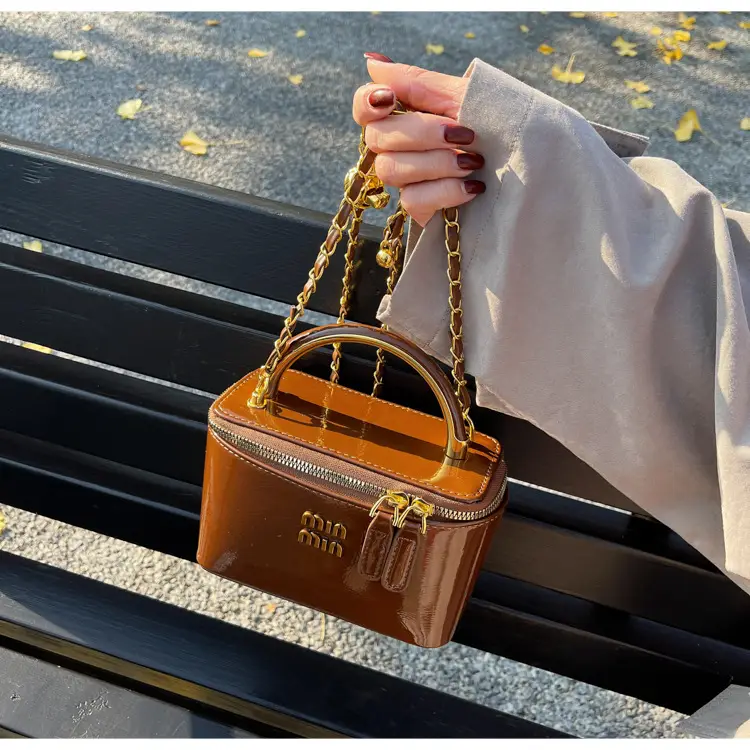 Women's Cross-border Retro Oil Wax Leather Box Bag Brown Gold Chain — feature 17