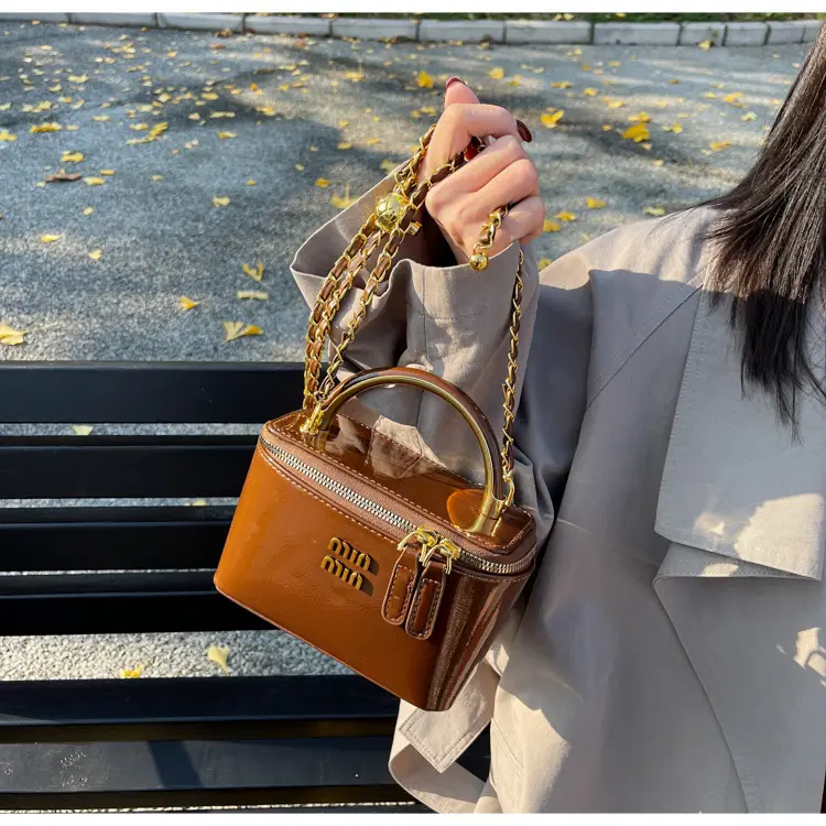 Women's Cross-border Retro Oil Wax Leather Box Bag Brown Gold Chain — feature 18
