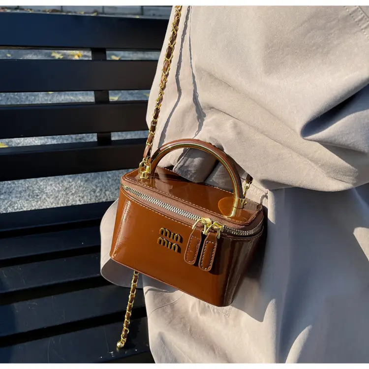 Women's Cross-border Retro Oil Wax Leather Box Bag Brown Gold Chain — feature 19