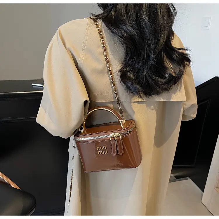 Women's Cross-border Retro Oil Wax Leather Box Bag Brown Gold Chain — feature 20