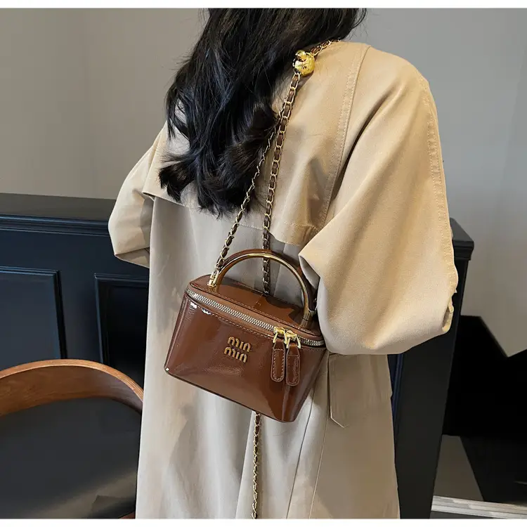 Women's Cross-border Retro Oil Wax Leather Box Bag Brown Gold Chain — feature 22
