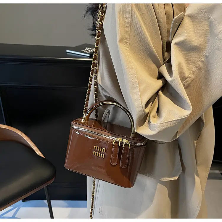 Women's Cross-border Retro Oil Wax Leather Box Bag Brown Gold Chain — feature 23