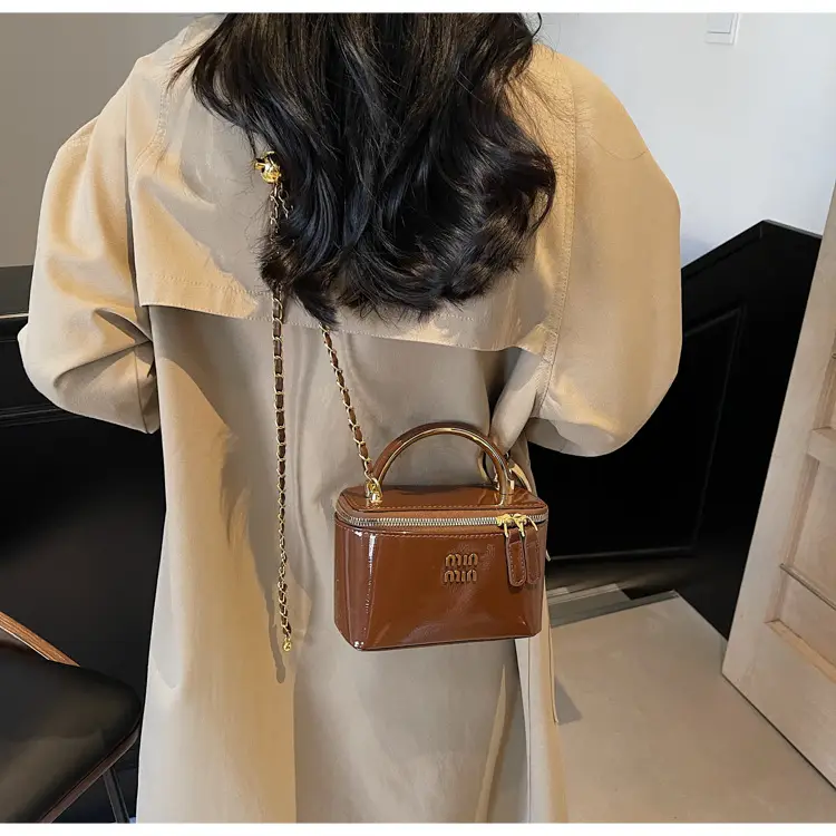 Women's Cross-border Retro Oil Wax Leather Box Bag Brown Gold Chain — feature 24