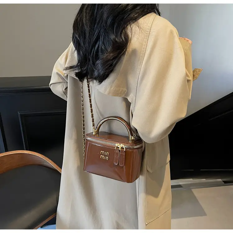 Women's Cross-border Retro Oil Wax Leather Box Bag Brown Gold Chain — feature 25