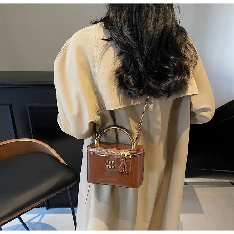 Women's Cross-border Retro Oil Wax Leather Box Bag Brown Gold Chain — feature 26