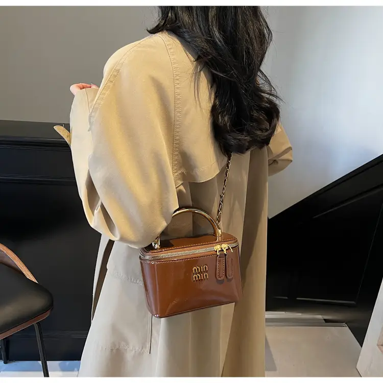Women's Cross-border Retro Oil Wax Leather Box Bag Brown Gold Chain — feature 27