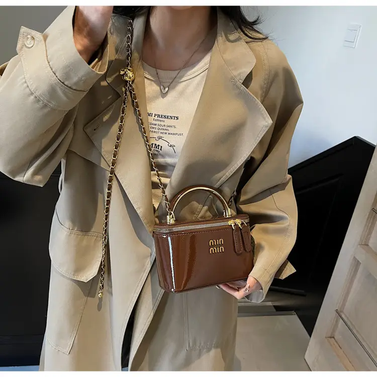 Women's Cross-border Retro Oil Wax Leather Box Bag Brown Gold Chain — feature 28
