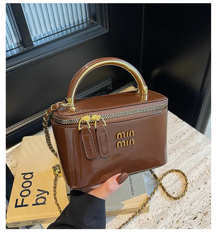Women's Cross-border Retro Oil Wax Leather Box Bag Brown Gold Chain — feature 3