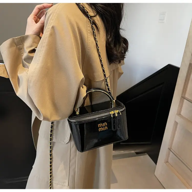 Women's Cross-border Retro Oil Wax Leather Box Bag Brown Gold Chain — feature 32