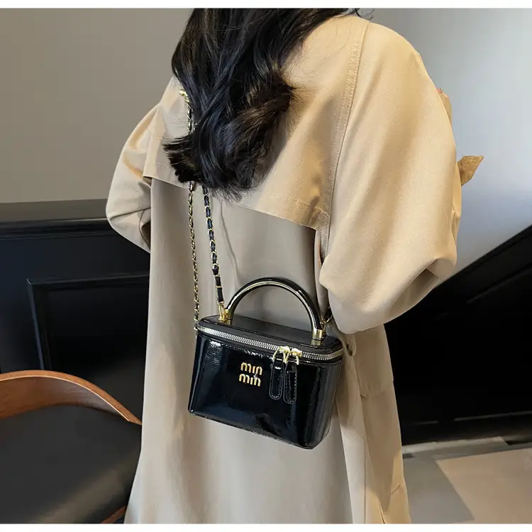 Women's Cross-border Retro Oil Wax Leather Box Bag Brown Gold Chain — feature 35