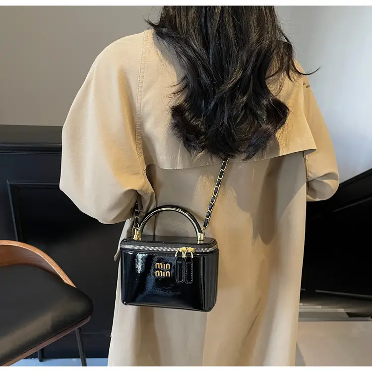 Women's Cross-border Retro Oil Wax Leather Box Bag Brown Gold Chain — feature 36