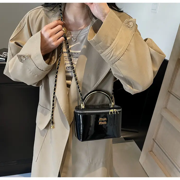 Women's Cross-border Retro Oil Wax Leather Box Bag Brown Gold Chain — feature 37